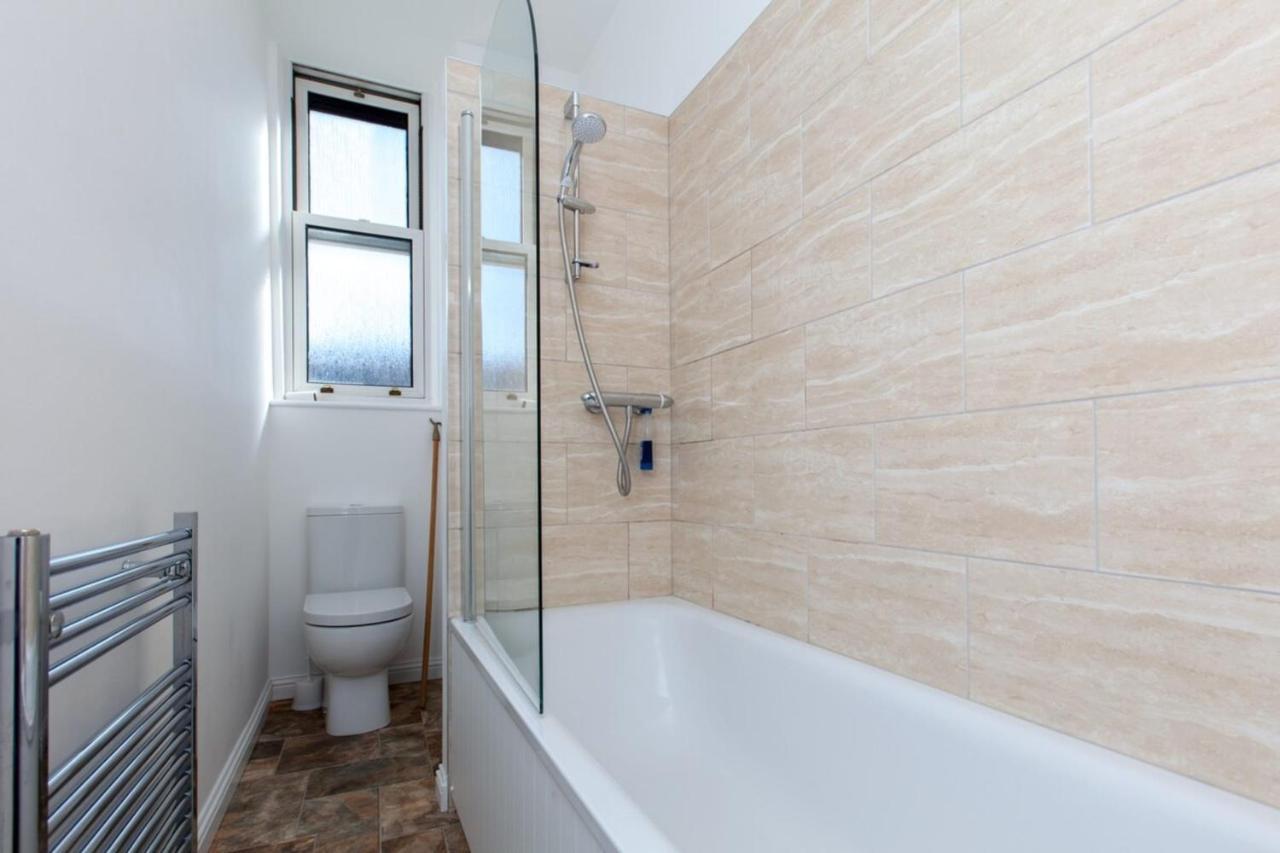 Spacious And Bright Polworth Flat 爱丁堡 外观 照片